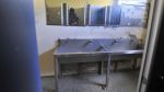 Baños a medias::En el Ipem 42, como en muchos colegios, los baños no tienen espejos (o están rotos), ni tapas en los inodoros, ni papel (José Hernández/La Voz). cole1_1