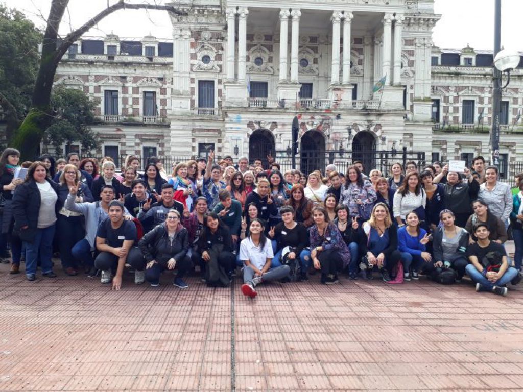 Reclamos en La Plata por las escuelas de Avellaneda