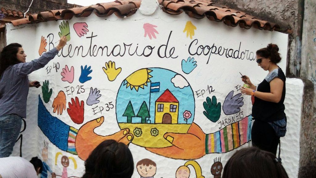 Dibujos y colores por las cooperadoras en Morón